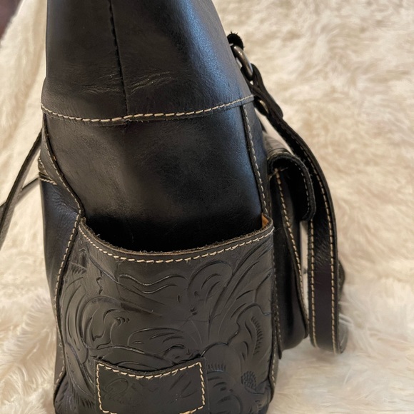 Like new black leather purse - Picture 5 of 8